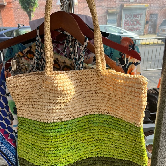 Raffia Tote, “Fishing for Compliments” Green Ombre and Natural - Picture 2 of 3